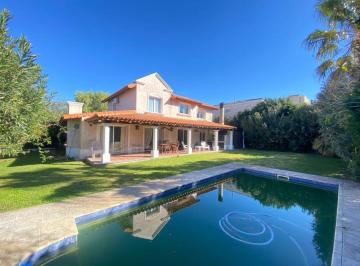 Casa de 6 ambientes, Ciudad de Mendoza · Casa en Venta 3 Habitaciones Dalvian