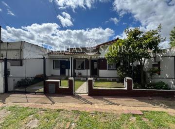 Casa · 120m² · 3 Ambientes · 2 Cocheras · Casa 3 Ambientes a Refaccionar en Ramos Mejia