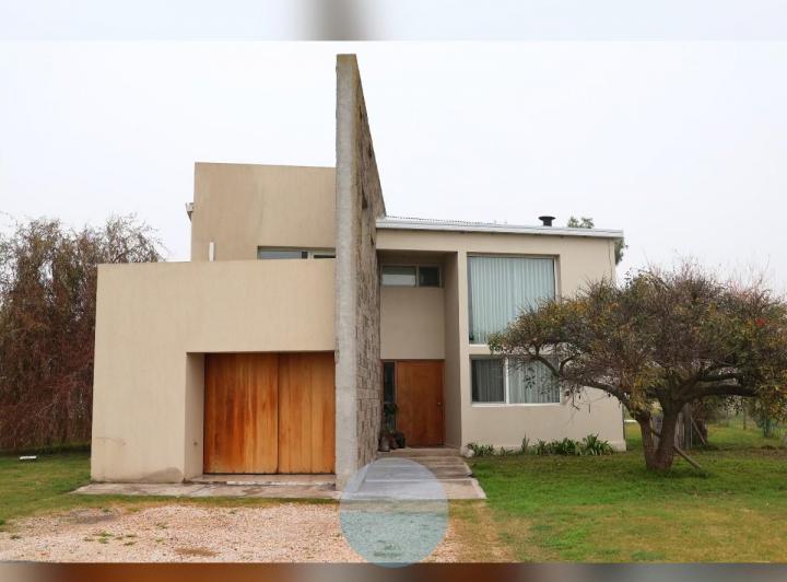 Casa · 28735m² · 4 Ambientes · 2 Cocheras