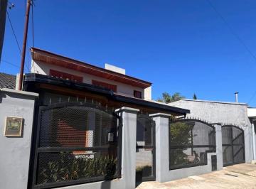 Casa · 190m² · 6 Ambientes · 1 Cochera · Casa en Venta - Berisso