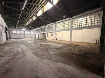 Bodega-Galpón · 485m² · Deposito en Alquiler en Complejo Industrial