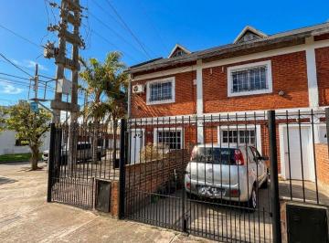 PH de 4 ambientes, Lanús · ¡Impecable Dúplex en Esquina de 4 Ambientes con Cochera y Patio! – Escalada Este