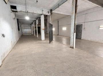 Bodega-Galpón · 923m² · 9 Ambientes · 1 Cochera · Galpón. | San Pedrito 2900