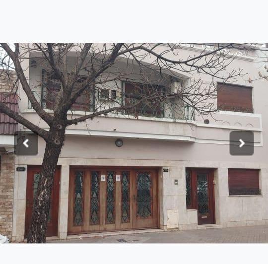 Casa · 270m² · 12 Ambientes · 1 Cochera