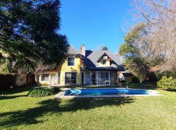 Casa · 256m² · 3 Ambientes · 2 Cocheras · Casa Quinta de Dos Plantas en Venta del Viso, Pilar