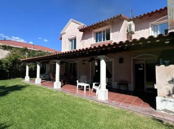 Casa de 8 ambientes, El Challao · Hermosa Casa Barrio Dalvian
