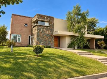 Casa · 450m² · 9 Ambientes · 2 Cocheras · Casa en Venta B Privado La Vacherie Maipu Mendoza