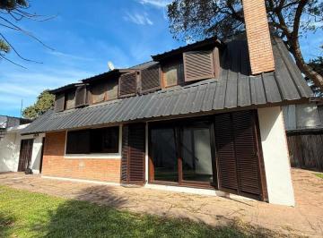 Casa · 130m² · 3 Ambientes · 1 Cochera · Alquiler Casa 3 Ambientes C/ Pileta y Parrilla - El Cortijo. Malvinas Argentinas