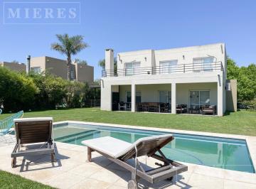 Casa · 173m² · 7 Ambientes · 2 Cocheras · Casa en Venta Sobre Lote Interno en Barrio Eucalipto Haras Santa María, Loma Verde