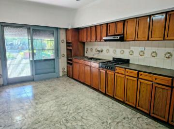 Casa · 120m² · 4 Ambientes · 1 Cochera · Venta - Casa 4 Ambientes con Cochera/fondo - Laferrere