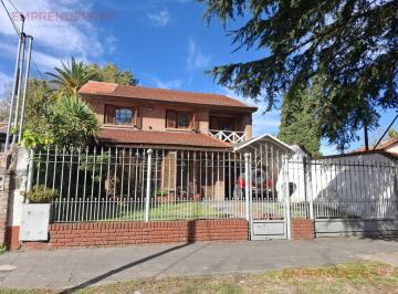 Casa · 136m² · 3 Ambientes · 3 Cocheras · Casa con Pileta Dos Dorm. Apto Crédito