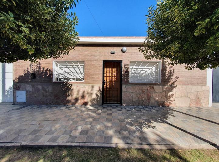 Casa · 95m² · 4 Ambientes · 2 Cocheras