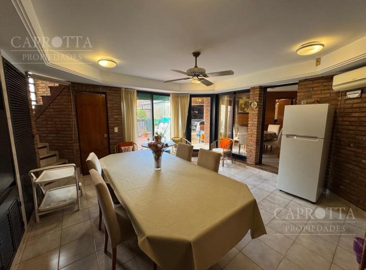 Casa · 360m² · 6 Ambientes · 4 Cocheras