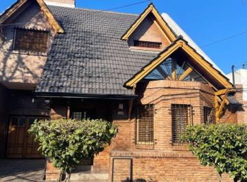UCI-UCI-52_2 · Impecable Casa en Venta en Ciudadela - Quincho y Pileta