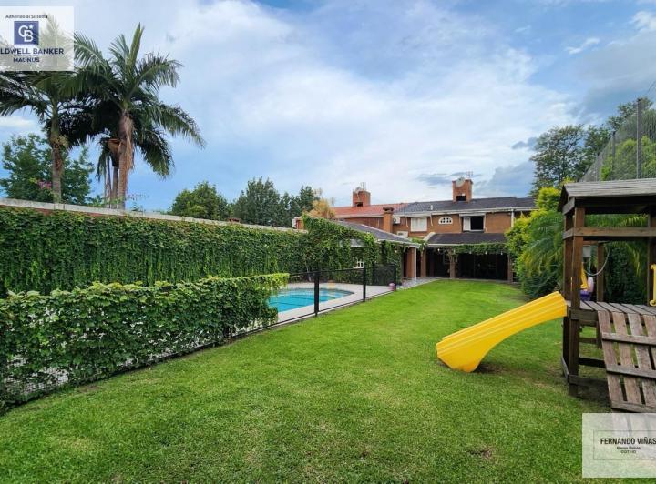 Casa · 961m² · 9 Ambientes · 4 Cocheras