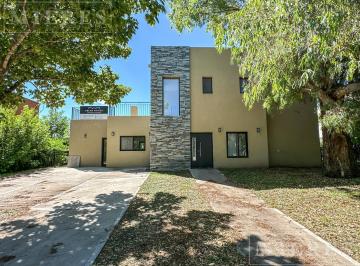 Casa · 182m² · 6 Ambientes · Casa en Venta Sobre Lote Interno en Barrio Eucaliptos Haras Santa María, Loma Verde