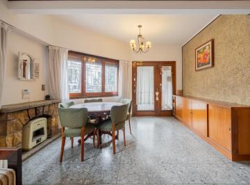 Casa · 148m² · 5 Ambientes · 1 Cochera · Venta Casa Lote Propio 5 Ambientes con Terraza y Garage Apta Credito en Parque Avellaneda
