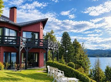 Casa · 300m² · 6 Dormitorios · 2 Cocheras · Casa con Costa de Lago Nahuel Huapi