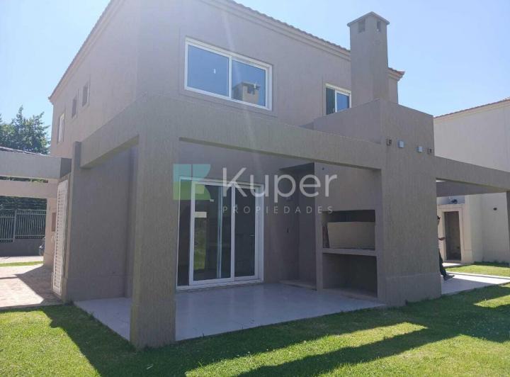 Casa · 79m² · 3 Ambientes · 2 Cocheras