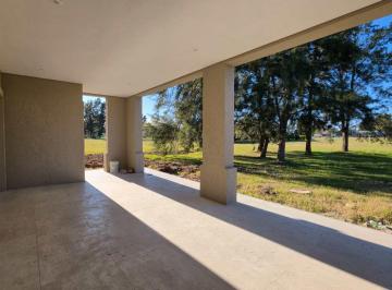 Casa · 152m² · 4 Ambientes · 2 Cocheras · Casa en Venta en Area 60 La Victoria