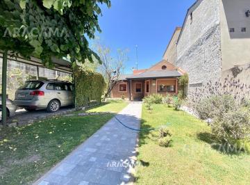 Casa · 240m² · 3 Ambientes · 1 Cochera · Casa en Venta en Canning