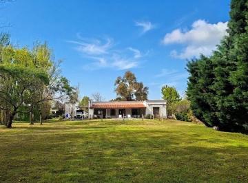 Casa · 168m² · 4 Ambientes · 5 Cocheras · Casa en Venta en Club de Campo Santa Catalina Sobre Lote de 2.500 m²