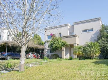 Casa · 176m² · 6 Ambientes · 2 Cocheras · Casa en Venta Sobre Lote Interno en Barrio Atardecer Haras Santa Maria, Loma Verde