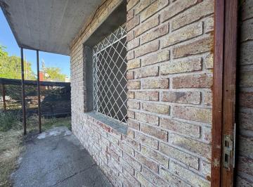 Casa · 46m² · 2 Ambientes · 2 Cocheras · Alquilo Casa 2 Dorm. Terreno Amplio Salinas