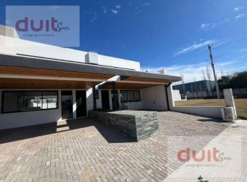 Casa · 153m² · 6 Ambientes · 2 Cocheras · Excelente Duplex de 3 Dor a Estrenar en La Luisita!