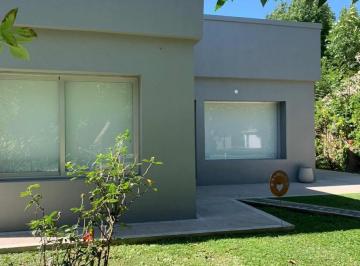 Casa · 100m² · 4 Ambientes · 4 Cocheras · Casa en Venta - 3 Dorm. 2 Baños - Cocheras - 323 m² - Abasto, La Plata