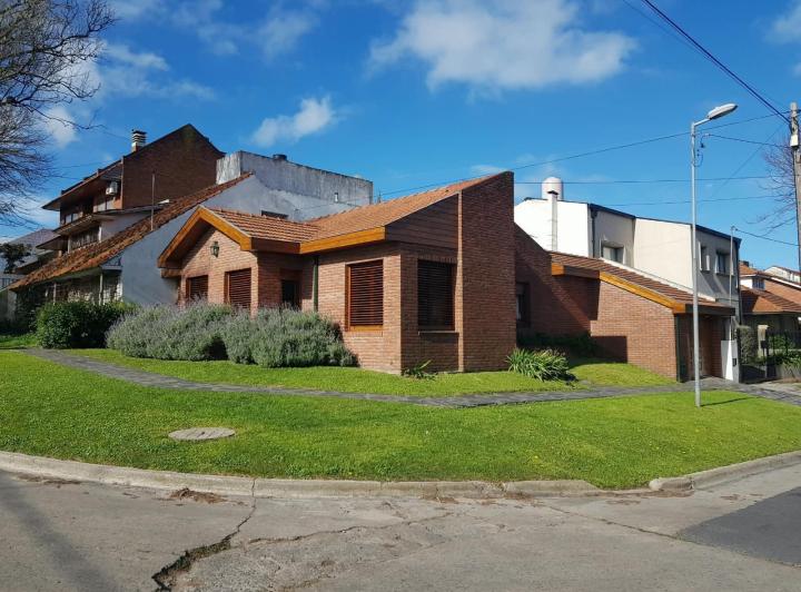 Casa · 130m² · 2 Dormitorios · 1 Cochera