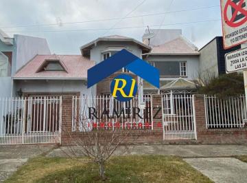 Casa · 306m² · 4 Dormitorios · Casacasa en Venta - Barrio Centro - 9 de Julio Nº457 - Rio Gallegos - Santa Cruz