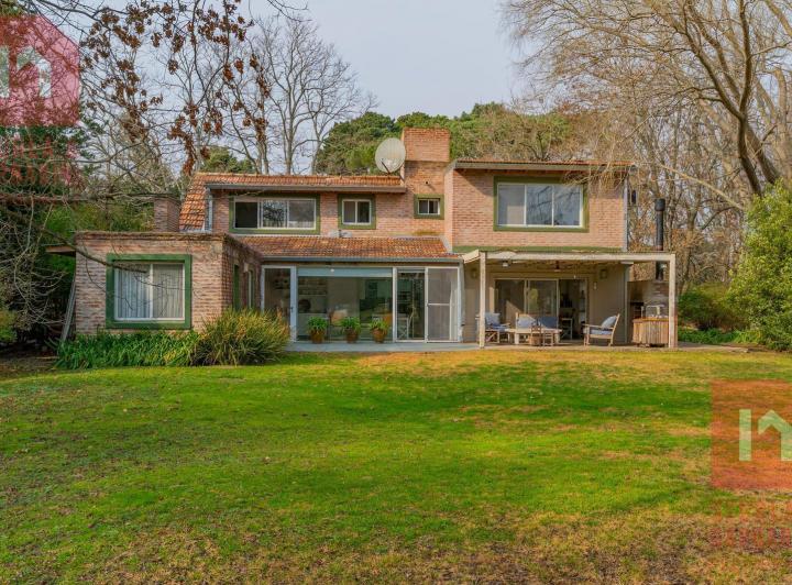 Casa · 222m² · 7 Ambientes