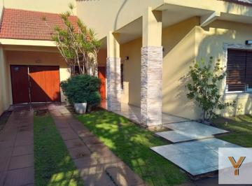 Casa · 226m² · 5 Ambientes · 1 Cochera · Casa en Venta - 4 Dorm. 4 Baños - 531,50 m² - Merlo