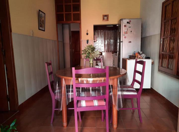 Casa · 100m² · 4 Ambientes · 2 Cocheras