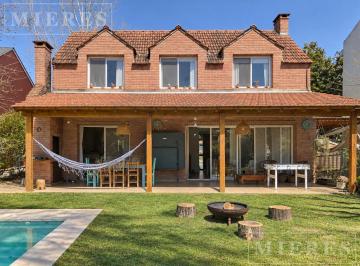 Casa · 130m² · 5 Ambientes · 3 Cocheras · El Jacarandá - Casa en Alquiler Temporario