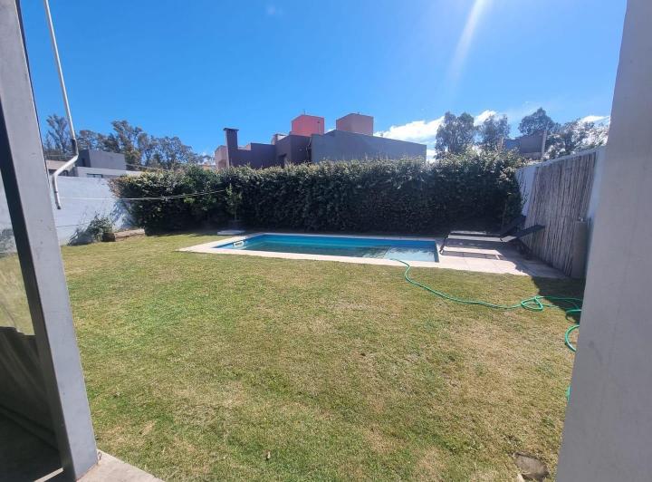 Casa · 278m² · 7 Ambientes