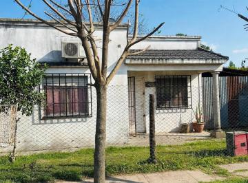 Casa · 75m² · 3 Ambientes · Venta Casa 2 Hab Cochera Amplio Terreno