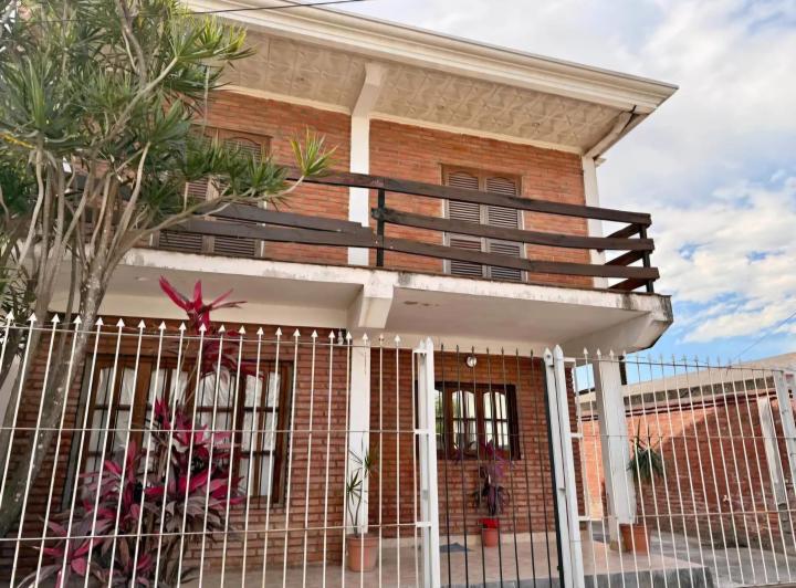 Casa · 150m² · 6 Ambientes · 4 Cocheras