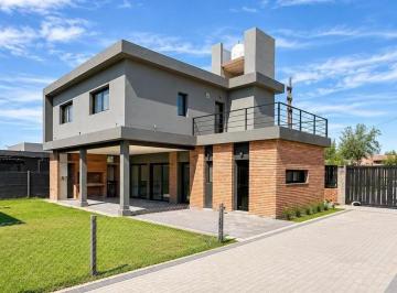 Casa · 152m² · 5 Ambientes · 1 Cochera · Casa en Tierra de Sueños 3