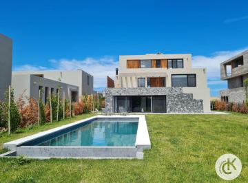 Casa de 6 ambientes, Costa Esmeralda · Casa en Alquiler Temporada 2027 | 6 Ambientes | Costa Esmeralda | Barrio Maritimo II | Piscina