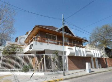 Casa · 216m² · 5 Ambientes · 1 Cochera · Venta Hermosa Casa 5 Ambientes en Villa Devoto