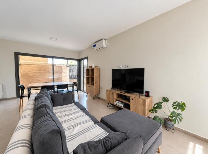 Casa · 111m² · 5 Ambientes · 2 Cocheras