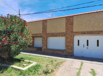 Casa · 190m² · 5 Ambientes · Casa en Venta - 3 Dorm. 2 Baños - General Cerri