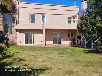 Casa de 4 ambientes, Córdoba · Bella!/3dorm/2baños/3cochera/segurid 24 Hs
