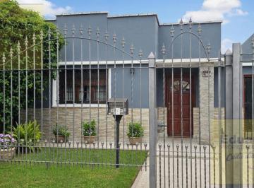 Casa · 225m² · 3 Ambientes · 1 Cochera · Casa en Lanús Oeste