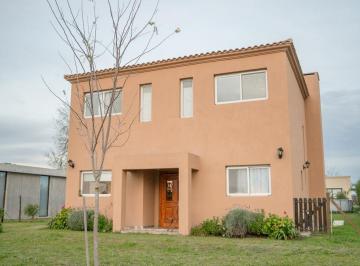 Casa · 145m² · 5 Ambientes · Alquiler Casa 5 Ambientes, San Sebastián, Área 13