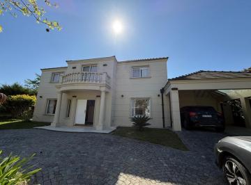 Casa · 375m² · 7 Ambientes · 2 Cocheras · Casa en Venta en Septiembre, Escobar, G. B. a. Zona Norte