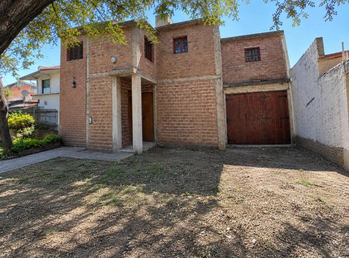 Casa · 120m² · 7 Ambientes · 1 Cochera