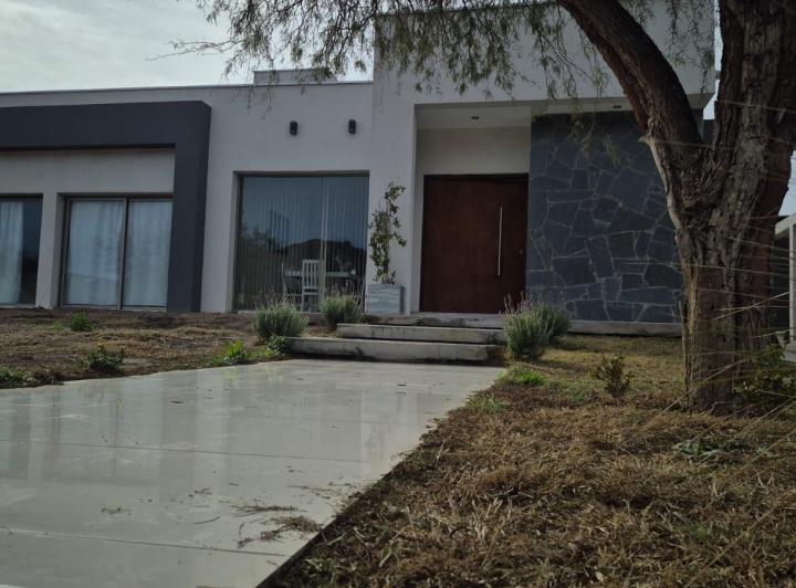 Casa · 127m² · 4 Ambientes · 1 Cochera